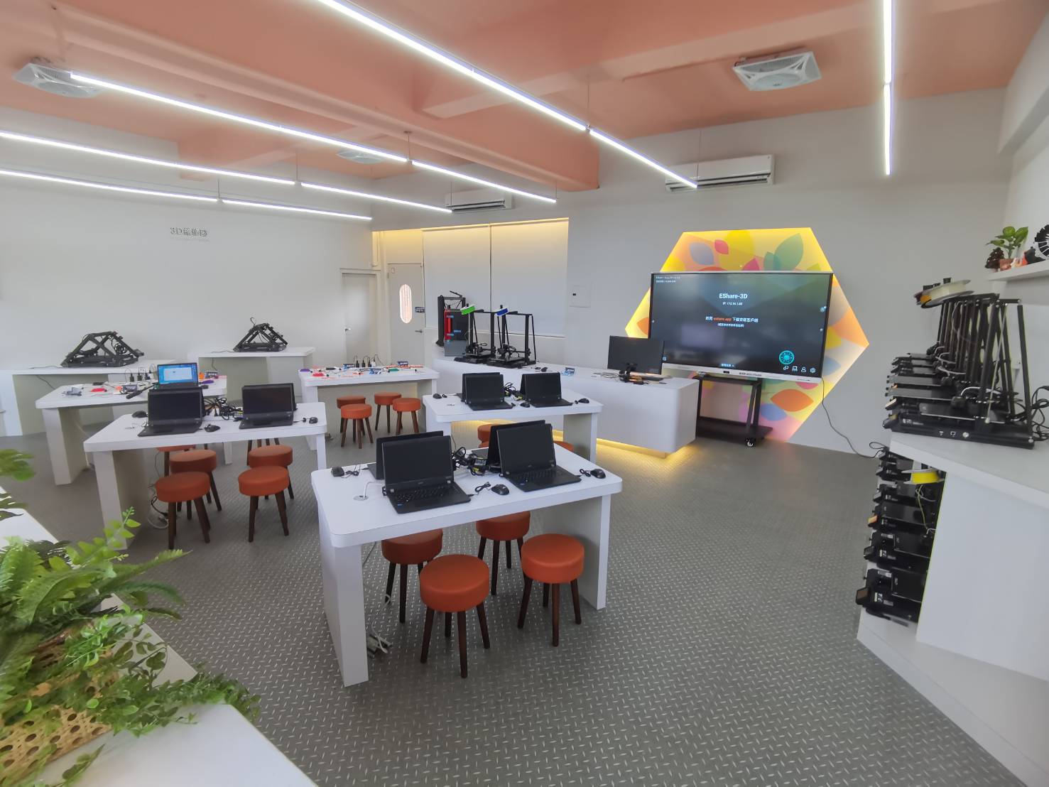 一張含有 室內, 地板, 天花板, 房間 的圖片
自動產生的描述